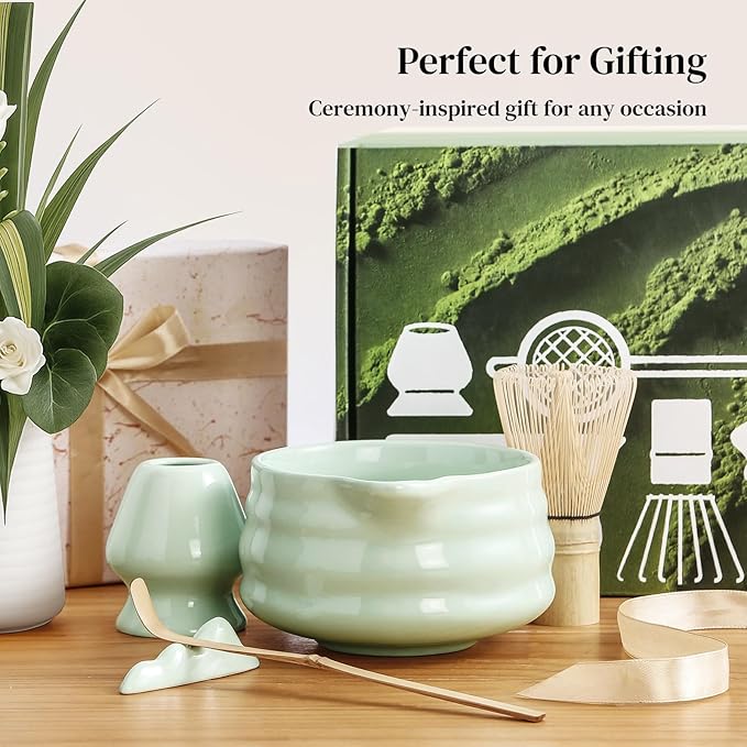 DOWAN Matcha Whisk Set, 7 Pcs Matcha Set Includes Bowl with Spout, Whisk and Holder, Bamboo Scoop and Holder, Sifter and Tea Towel - Matcha Kit Gift for Lovers Beginners (Green)