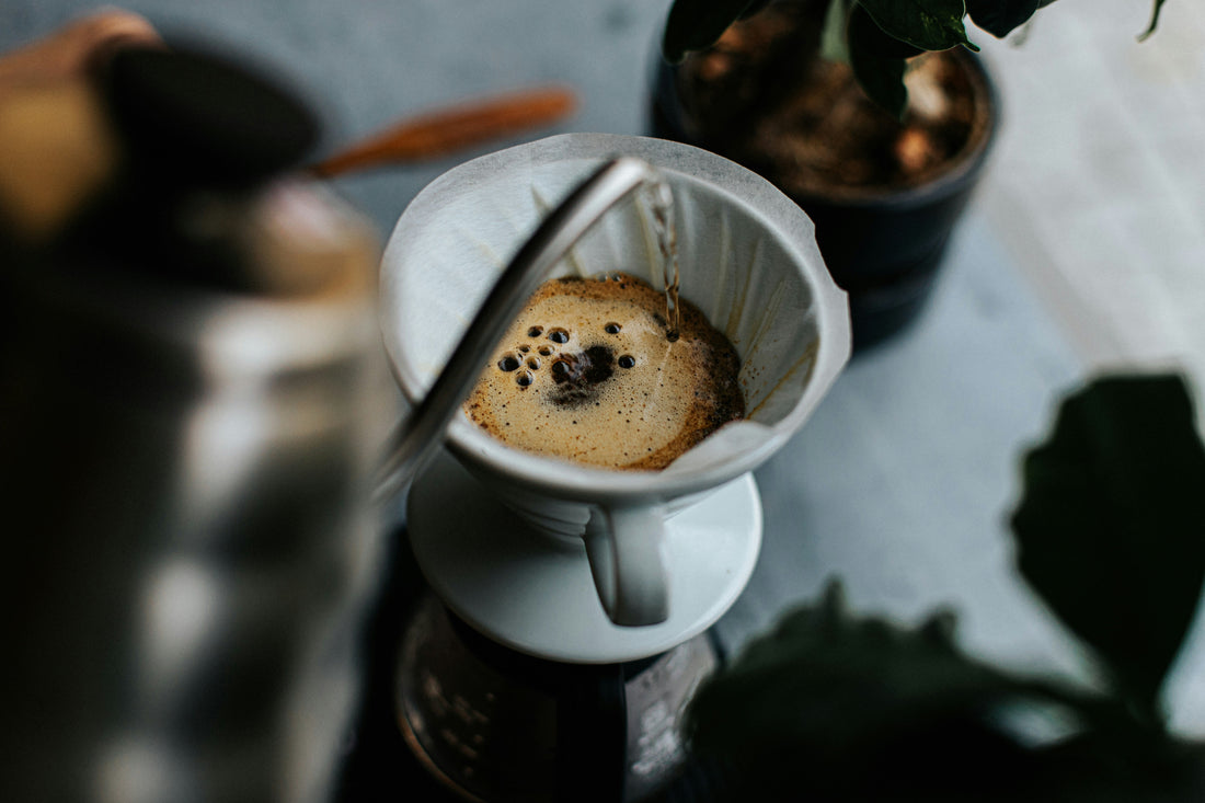 [BREWMENT] The "Wooden Chopstick Thermal Stir": How to extract maximum sweetness from pour-over coffee without clogging the paper filter