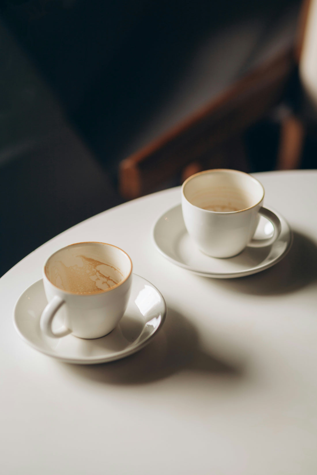 [BREWMENT] The "Baking Soda Soak": How to erase dark brown coffee stains from mug interiors without scrubbing