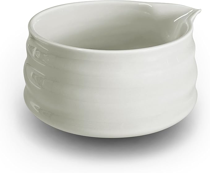 Ceramic Matcha Bowl with Spout 500ml / 17oz, Japanese Chawan for Whisking & Pouring, Handmade Matcha Tea Bowl for Green Tea Ceremony & Daily Use (White)