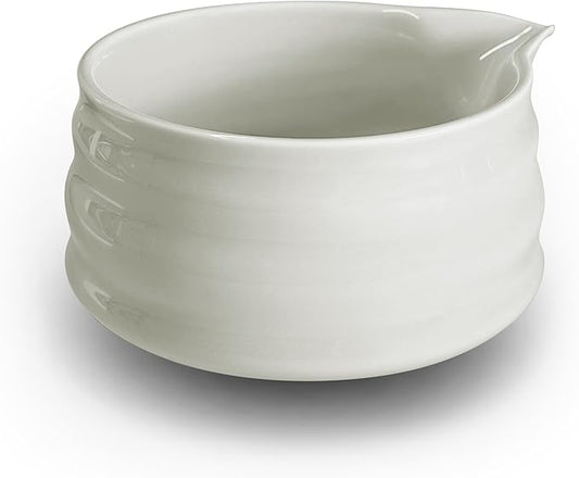 Ceramic Matcha Bowl with Spout 500ml / 17oz, Japanese Chawan for Whisking & Pouring, Handmade Matcha Tea Bowl for Green Tea Ceremony & Daily Use (White)