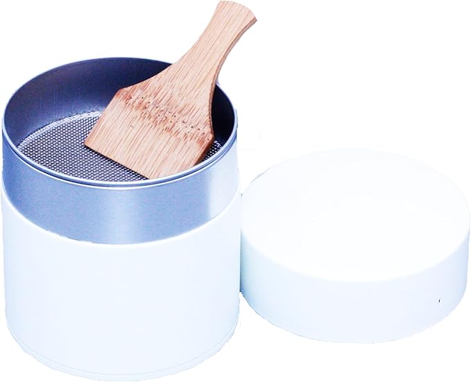 Lacquer-Coated Matcha Tea Sifter Canister with Bamboo Paddle : Semi-Matte Eggshell White, Japan