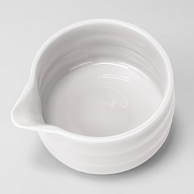 Ceramic Matcha Bowl with Spout 500ml / 17oz, Japanese Chawan for Whisking & Pouring, Handmade Matcha Tea Bowl for Green Tea Ceremony & Daily Use (White)