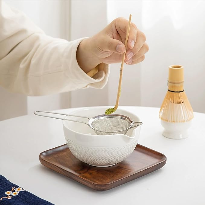 Matcha Bowl with Spout, 500 ml/18 oz Ceramic Matcha Mixing Bowl, Japanese Ceremonial Matcha Chawan for Matcha Powder/Salad/Fruit/Soup/Tea - White