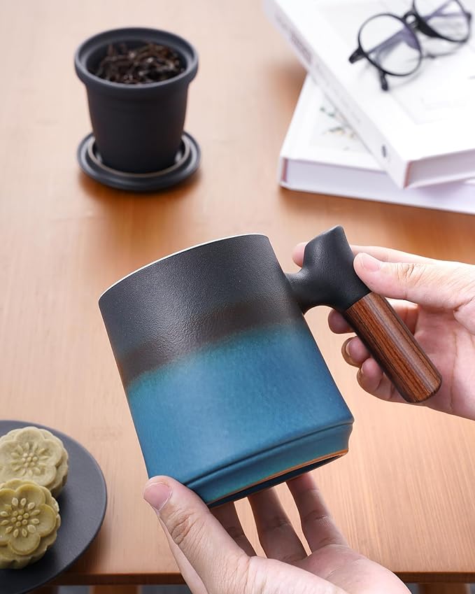 ZENS Gradient Blue Tea Cup with Infuser and Lid, 14.5oz Wood Handle Tea Mug, Loose Leaf Tea Steeper & Strainer, Tea Lovers Gifts
