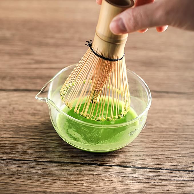 Glass Matcha Bowl With Pouring Spout, Ceremonial Mixing Chawan, 4.5 in, Clear Japanese Style Matcha Green Tea Cup, Hammer Spouted Matcha Mixer，Matcha Bowls，Glass, transparent, no lines (370ML)