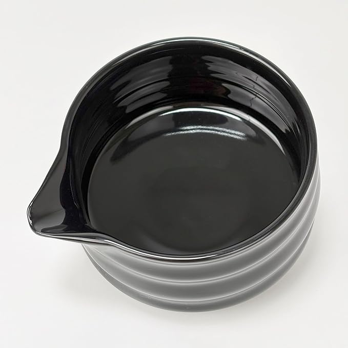 Ceramic Matcha Bowl with Spout 500ml / 17oz, Japanese Chawan for Whisking & Pouring, Handmade Matcha Tea Bowl for Green Tea Ceremony & Daily Use (Black)