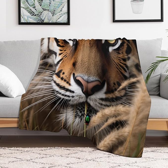 Beautiful Tiger Eye Grass Nose Super Soft Throw Blanket, Mystical Insect Brown Flannel Fleece Decorative Throw for Sofa Couch Bedroom Decor Outdoor Use 40"x50"