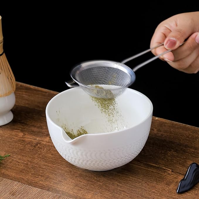 Matcha Bowl with Spout, 500 ml/18 oz Ceramic Matcha Mixing Bowl, Japanese Ceremonial Matcha Chawan for Matcha Powder/Salad/Fruit/Soup/Tea - White