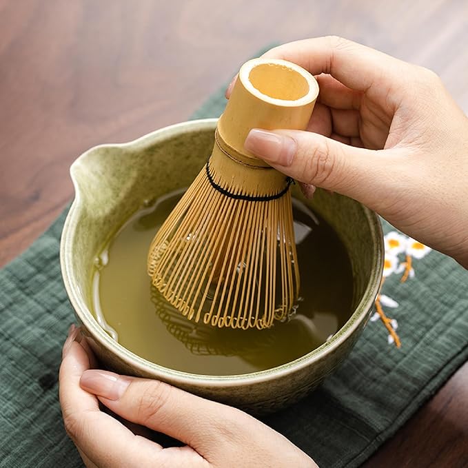 Matcha Bowl with Spout, 500 ml/18 oz Ceramic Matcha Mixing Bowl, Japanese Ceremonial Matcha Chawan for Matcha Powder/Salad/Fruit/Soup/Tea - Matcha Green