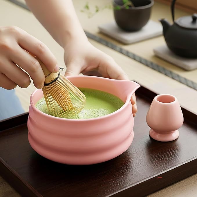 Ceramic Matcha Bowl with Spout 500ml / 17oz, Japanese Chawan for Whisking & Pouring, Handmade Matcha Tea Bowl for Green Tea Ceremony & Daily Use (Pink)