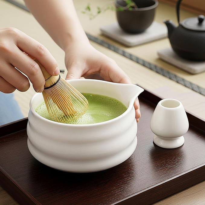 Ceramic Matcha Bowl with Spout 500ml / 17oz, Japanese Chawan for Whisking & Pouring, Handmade Matcha Tea Bowl for Green Tea Ceremony & Daily Use (White)